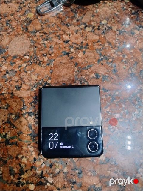 Samsung Galaxy Z Flip 4 Graphite 256GB/8GB — Bakı