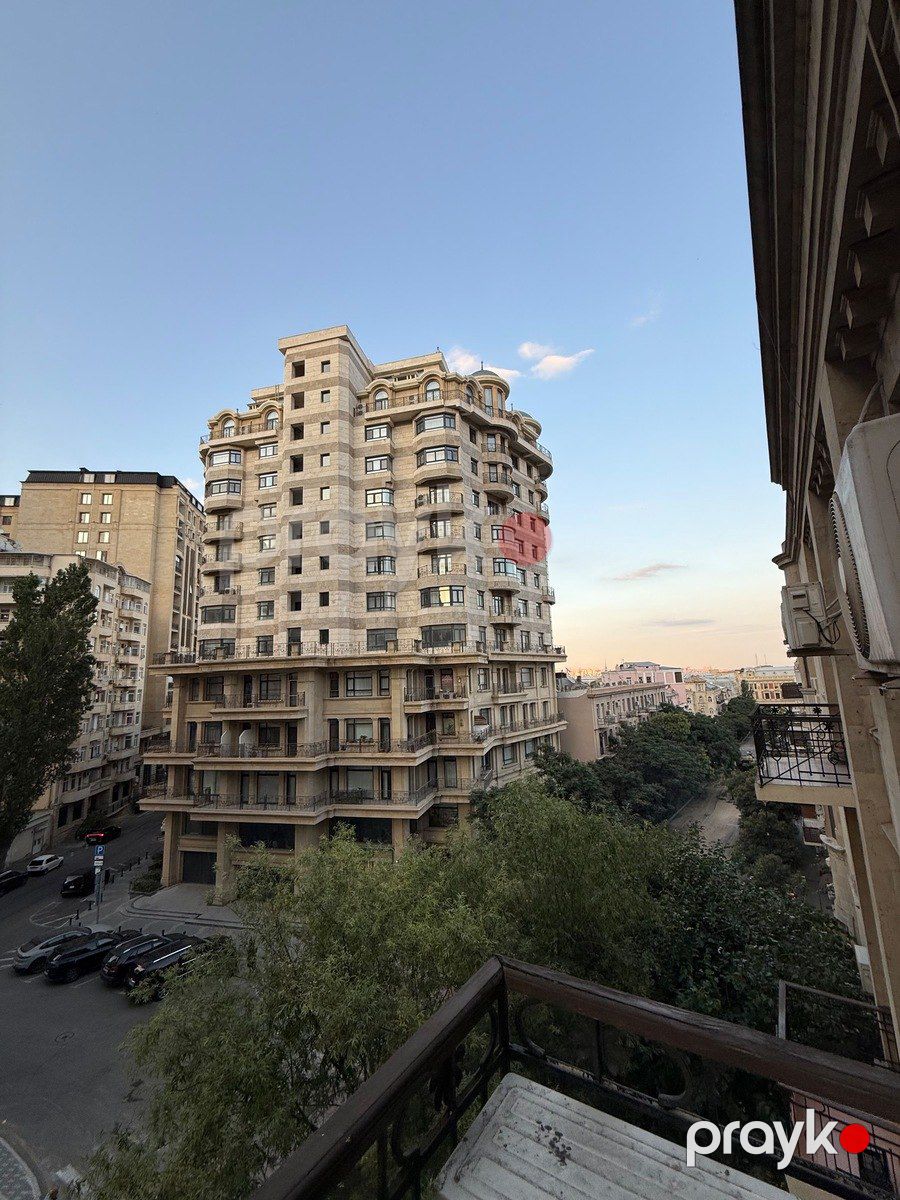 Satılır 6 otaqlı köhnə tikili 240 m² — Mənzil, Bakı (3)