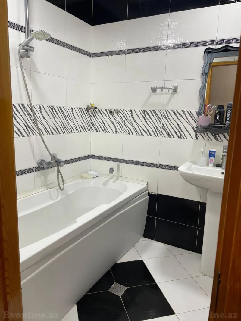 Satılır 3 otaqlı Mənzil Köhnə tikili 85 m² Bakı, Binəqədi r., Memar Əcəmi m., 9-cu mikrorayon — Mənzil, Bakı (7)