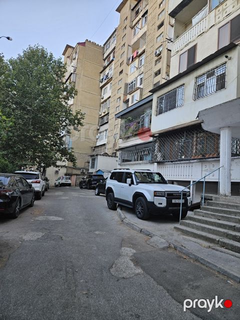 Satılır 2 otaqlı köhnə tikili 60 m² — Bakı