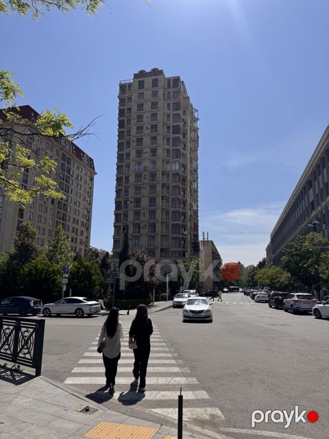 Satılır 5 otaqlı köhnə tikili 125 m² — Bakı