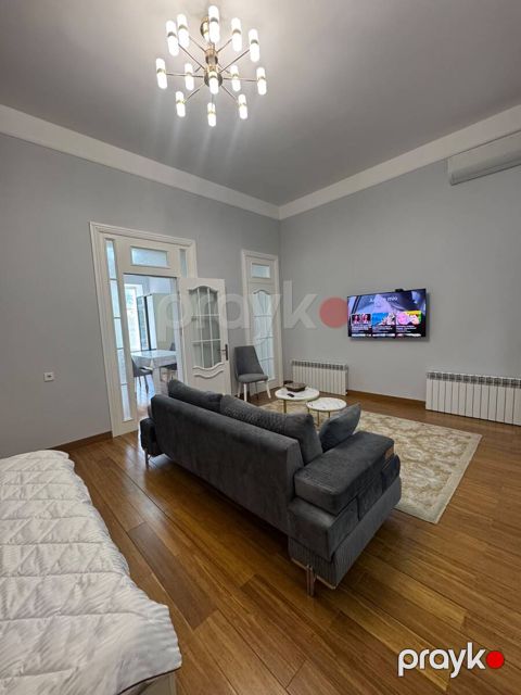 İcarəyə verilir 2 otaqlı köhnə tikili 80 m² — Bakı