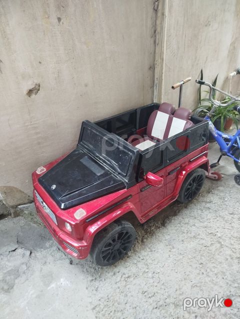 Uşaq elektrik maşını – SUV tipli, qırmızı rəngdə - Korpus: SUV — Bakı