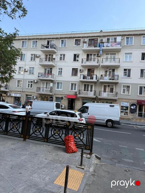 Satılır 1 otaqlı köhnə tikili 38 m² — Bakı