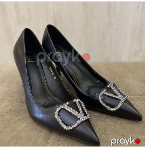 Valentino markası lux kopya ayaqqabı. İçi ortapedik yumşaq olduğu üçün — Bakı