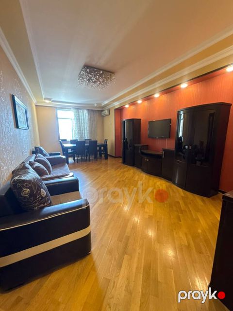 Satılır 3 otaqlı köhnə tikili 110 m² — Bakı