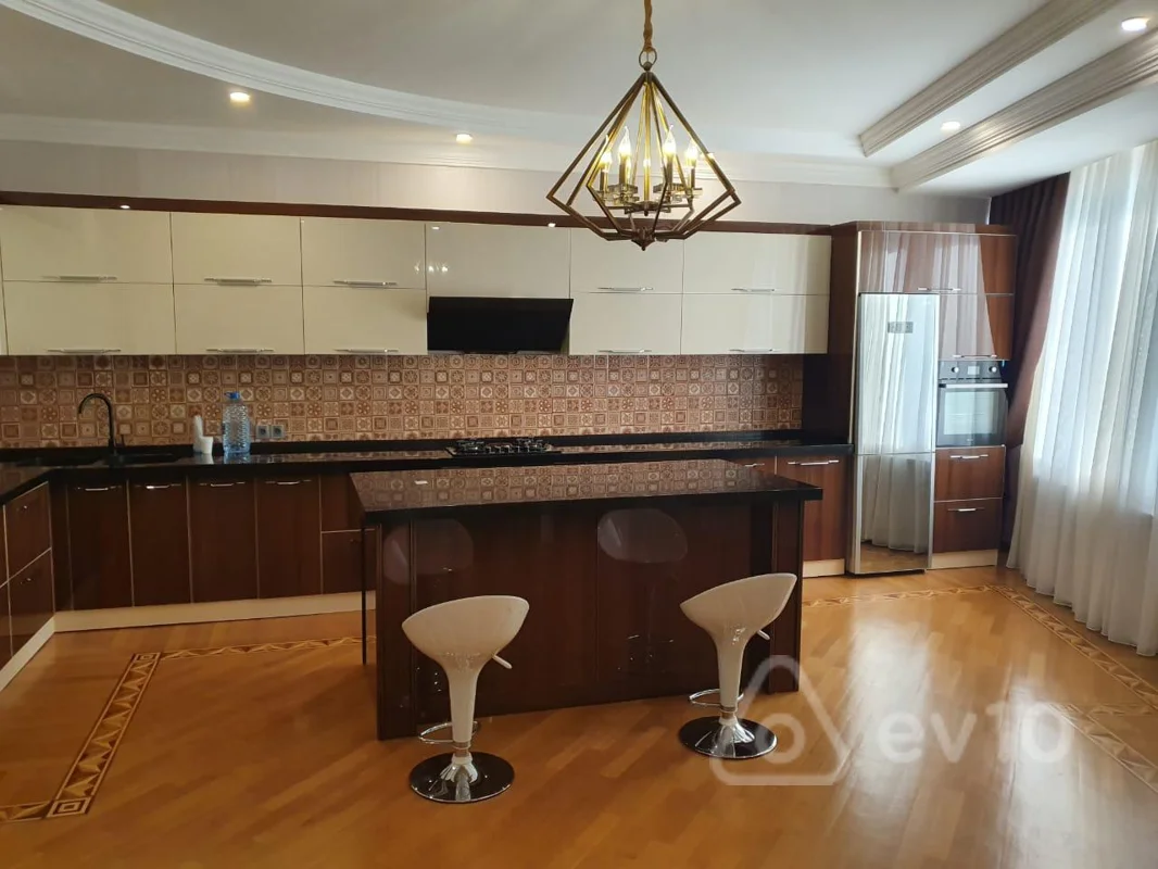 3 otaqlı mənzil, 280 m², Salatın əsgərova — kirayə — Mənzil, Bakı (11)