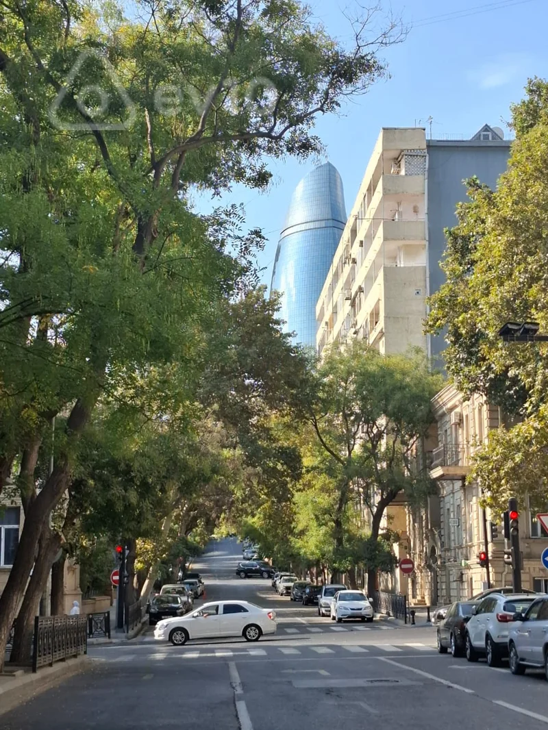 6 otaqlı mənzil, 200 m², Şeyx Şamil — Bakı