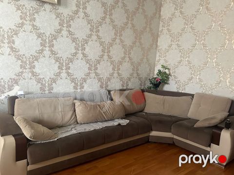 Künc divan. Satılır 400 azn. Açılır, bazası var. Ünvan — Qobu