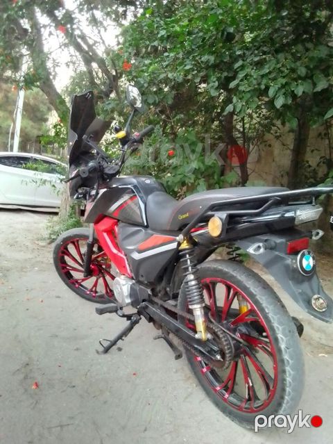 Moped/motosiklet – şəhər və gündəlik istifadə üçün yığcam və qənaətcil — Mehdiabad