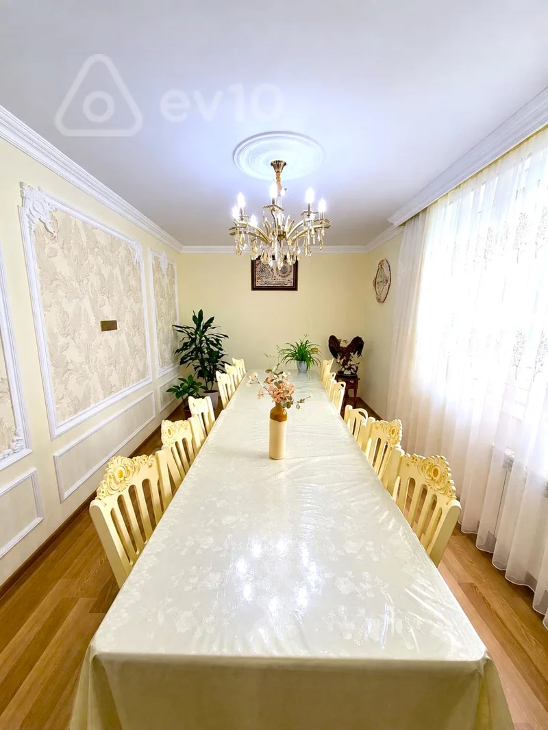 For sale: 2-room apartment (old building), 60 m² — Mənzil, Bakı