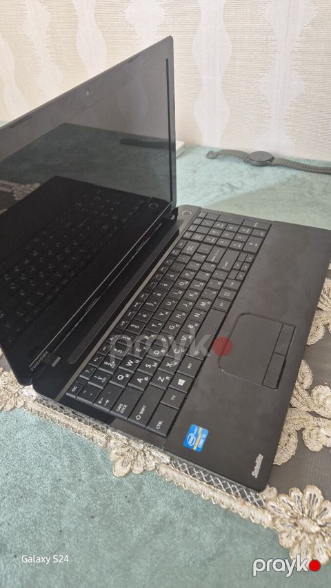 Noutbuk Toshiba — Bakı