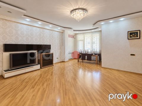 Satılır 4 otaqlı yeni tikili 200 m² — Bakı