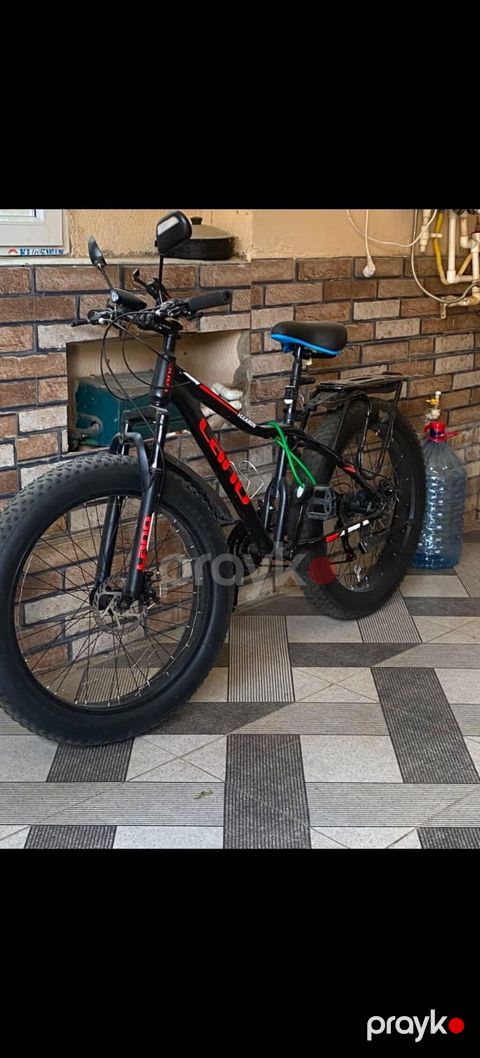 Fatbike tipli dağ velosipedi Xüsusiyyətlər: - Geniş “fat” təkərlər — Bakı