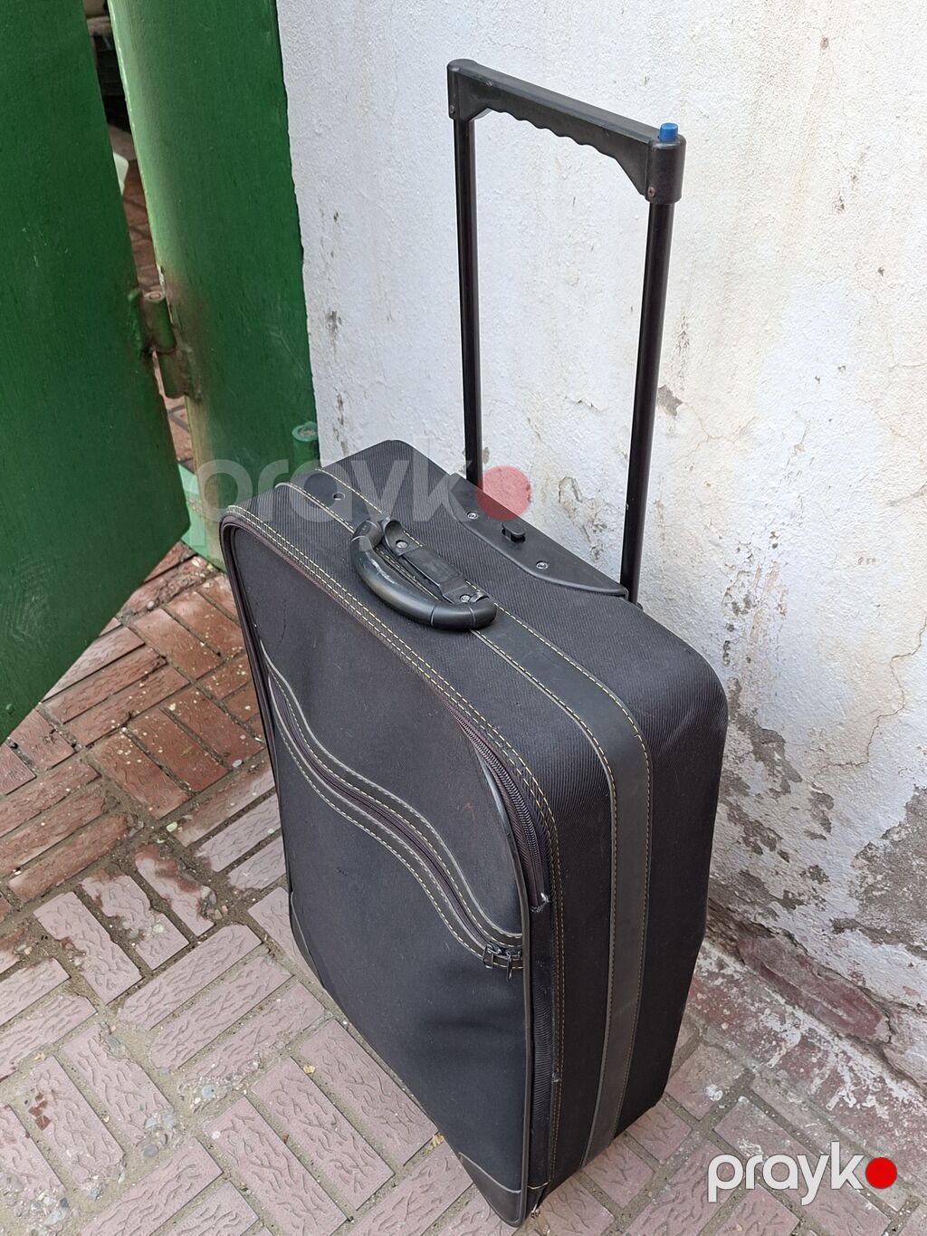 Sərt karkaslı, təkərli orta boyuk tutumlu səyahət çamadanı satılır — Çamadanlar, Bakı (2)