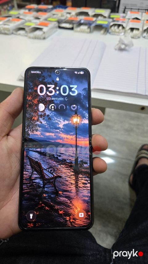 Samsung Galaxy Z Flip 5 Gray 256GB/8GB — Bakı
