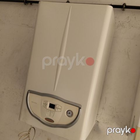 Kombi İmmerqas 28 kw 2 esenjor zemanetle italya istehsalı — Bakı