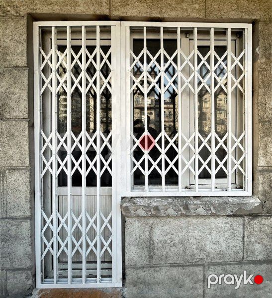 Yana yığılan dəmir barmaqlıq — Təmir və inşaat, Bakı (8)