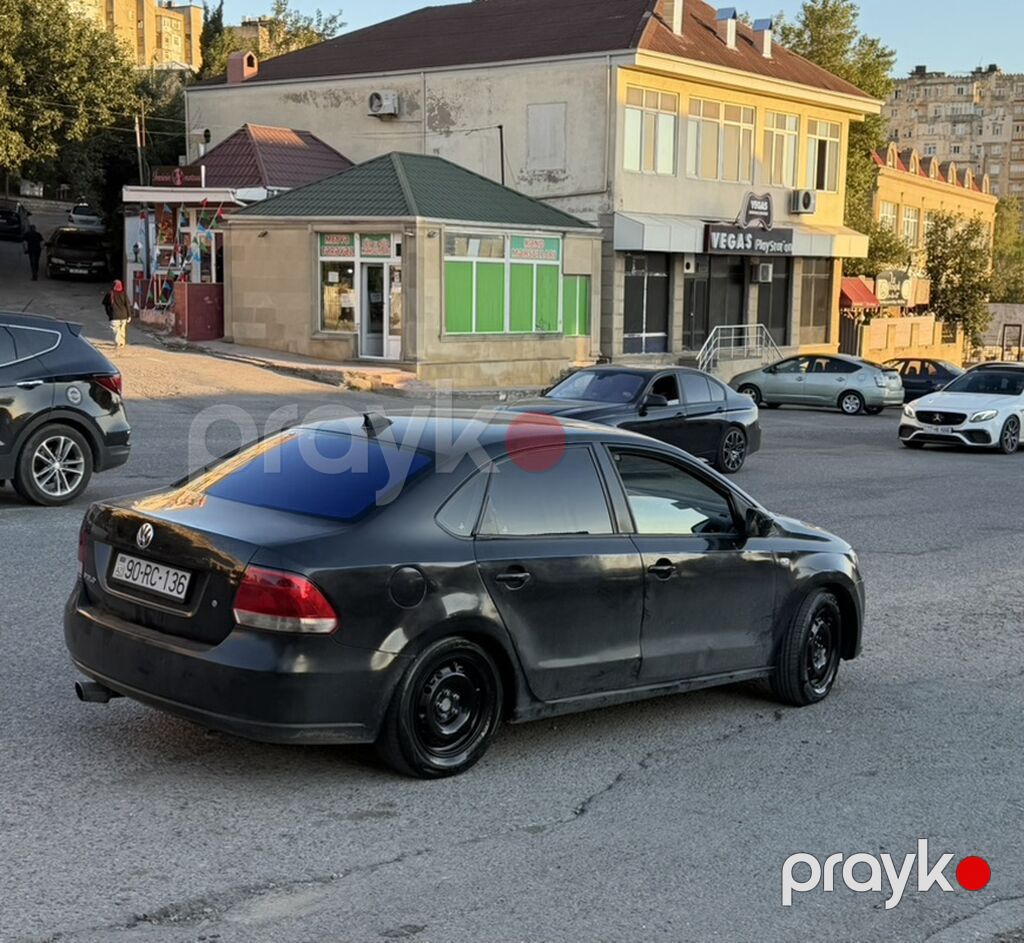 Volkswagen Polo sedan - Kuzov: 4 qapılı sedan, qara rəng - Mühərrik — Avtomobillər, Bakı (3)