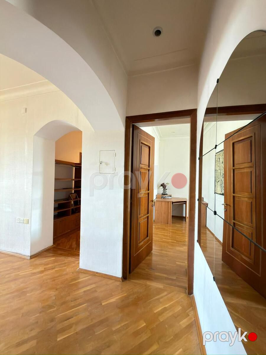 Satılır 5 otaqlı köhnə tikili 200 m² — Mənzil, Bakı (8)