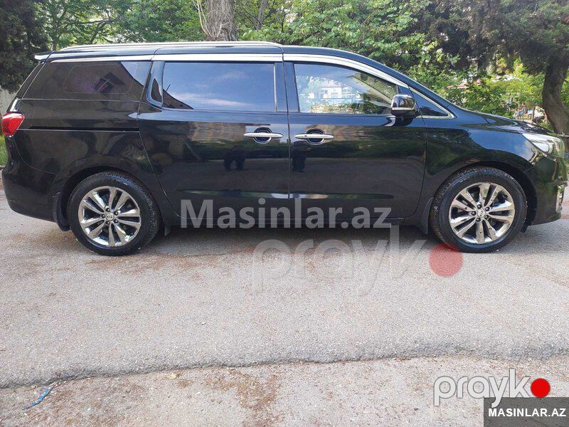Kia Carnival — Minik avtomobili icarəsi, Bakı (3)