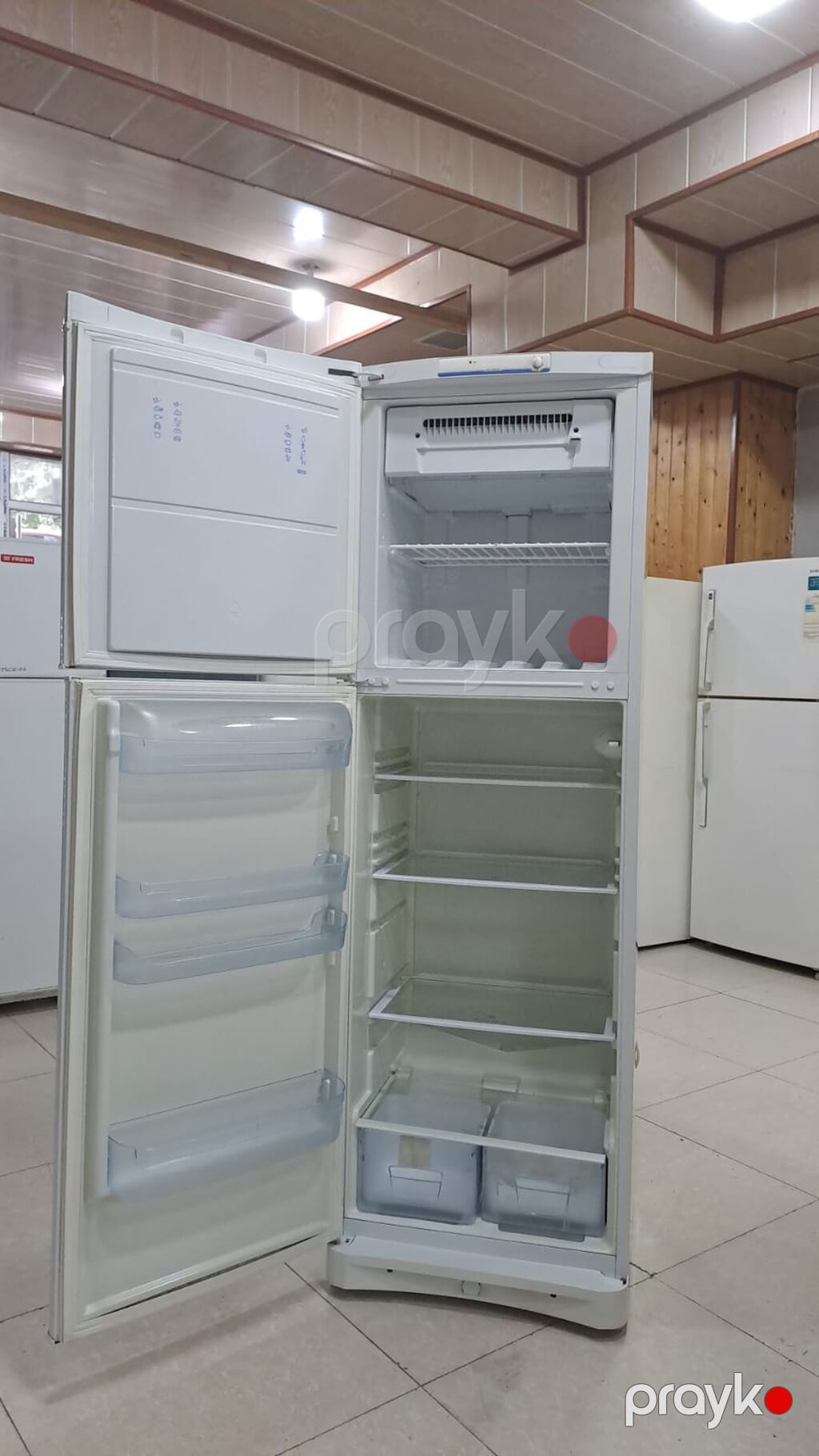 Indesit iki qapılı soyuducu - Yuxarıda dondurucu bölmə, aşağıda — Soyuducular, Digah (2)