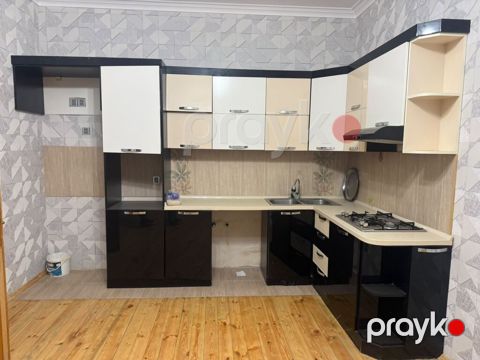 Mətbəx mebeli satılır 550₼. Ölçü dəqiq deyil. Üzərində qaz moyka — Bakı