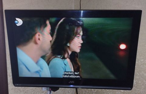 JVC divar tipli LCD televizor - Ekran: təxminən 32" diaqonal, geniş — Televisions