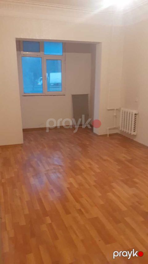 Satılır 2 otaqlı köhnə tikili 60 m² — Bakı