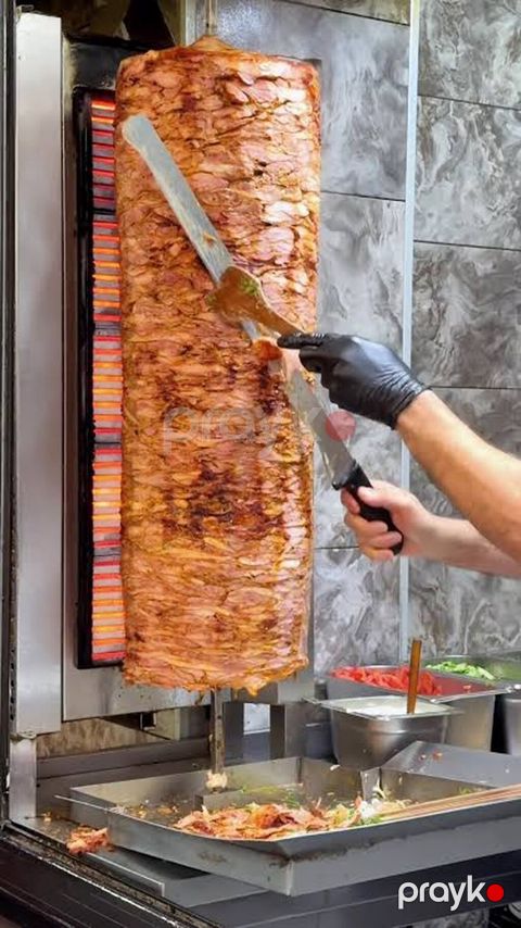 Mərdəkan təzə yolda, nəlbəki restoranın yanında yerləşən Dadlı Dönər — Bakı
