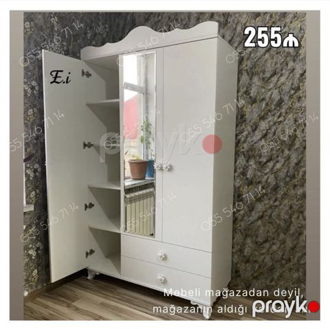 Ağ rəngli üç qapılı şkaf - Klassik dizayn, yuxarıda dalğalı karniz — Bakı