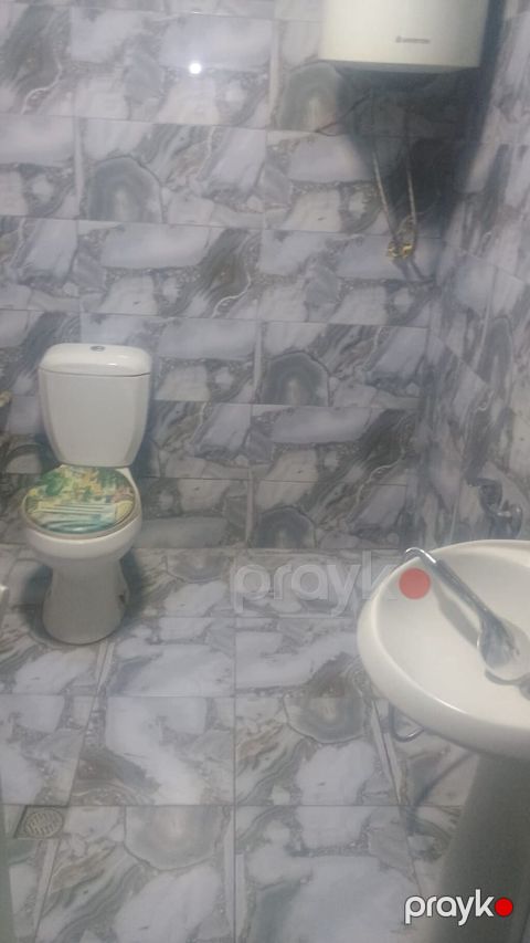 Salam Zabrat 1 Ayxan marketə yaxın 1 otaqlı bina evi kirayə verilir — Bakı