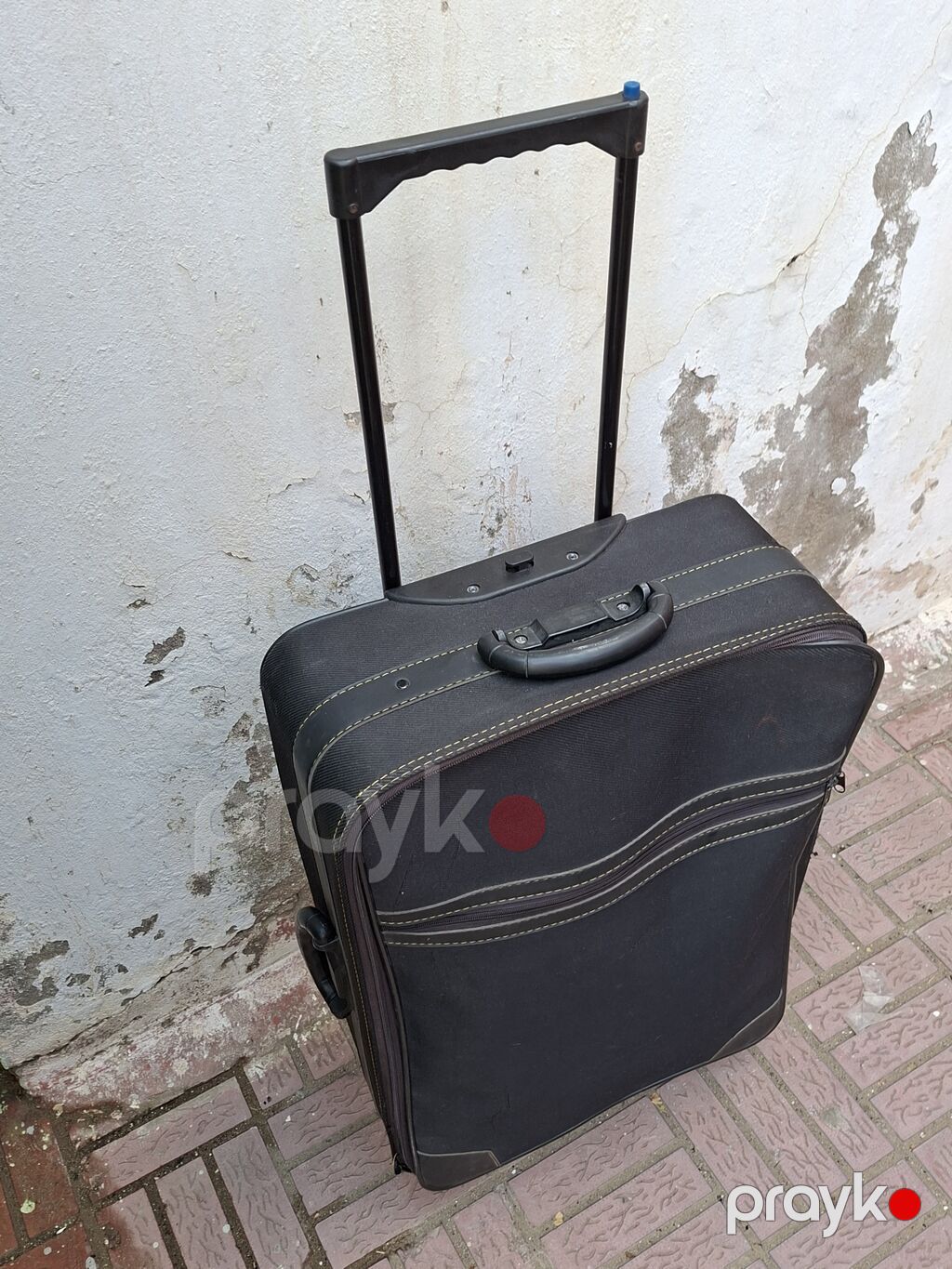 Sərt karkaslı, təkərli orta boyuk tutumlu səyahət çamadanı satılır — Çamadanlar, Bakı (3)