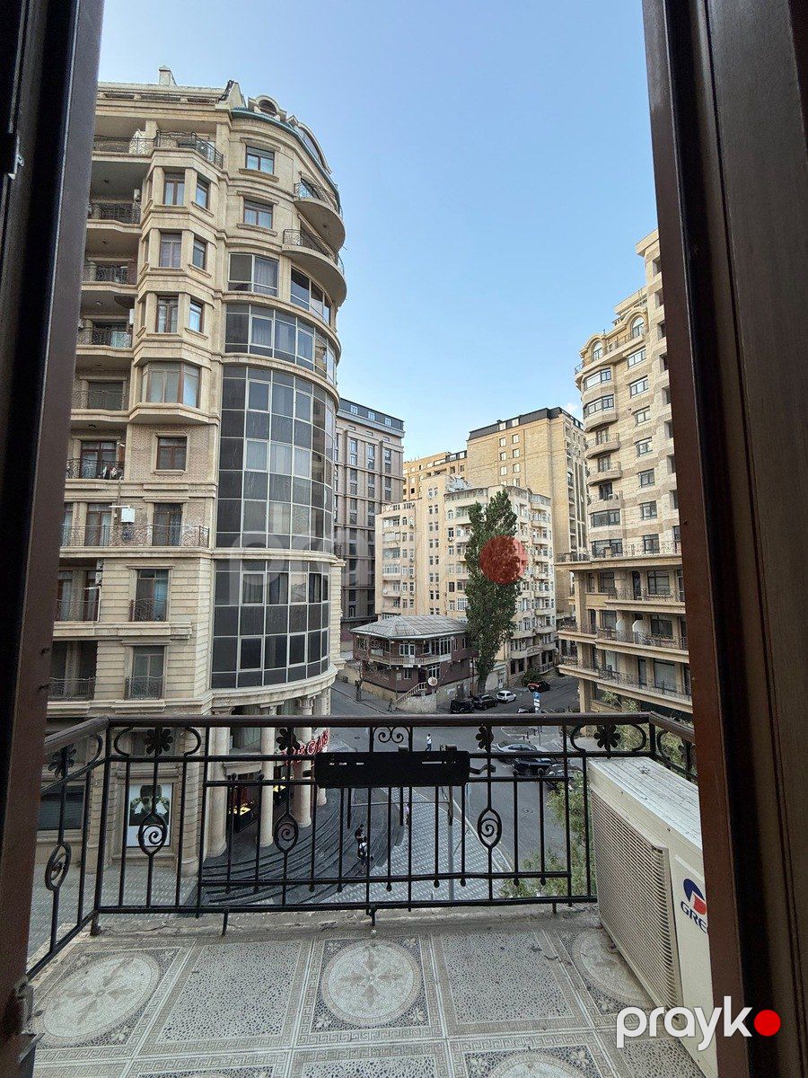 Satılır 6 otaqlı köhnə tikili 240 m² — Mənzil, Bakı (2)
