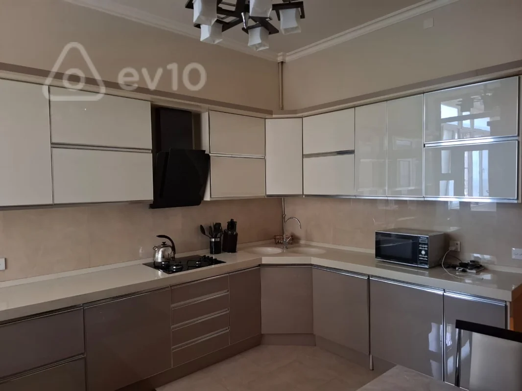 6 otaqlı mənzil, 200 m², Şeyx Şamil — Mənzil, Bakı (11)