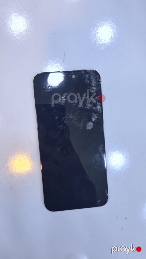 Apple iPhone 15 Pro Max ekranı — Bakı