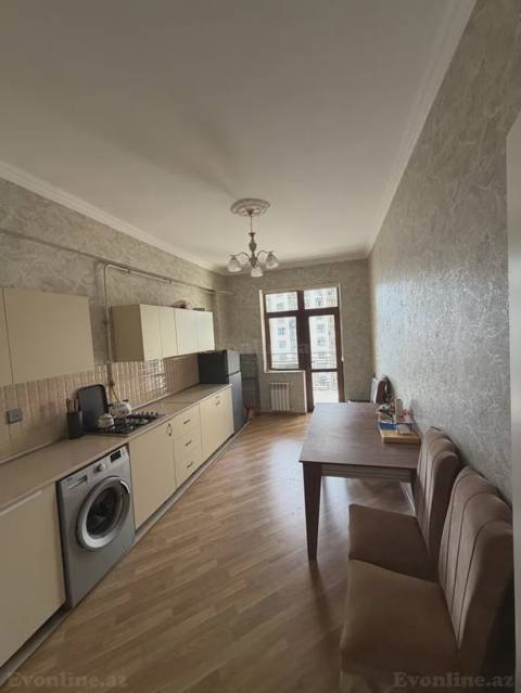 Satılır 3 otaqlı Mənzil Yeni tikili 130 m² Bakı, Səbail r — Bakı