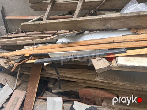 Qarışıq tikinti materialları odunda var içində gördüyünüz kimi hamısı — Masazır
