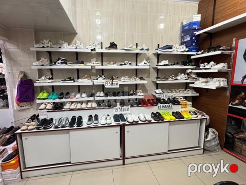 Mağaza vitrini — Bakı
