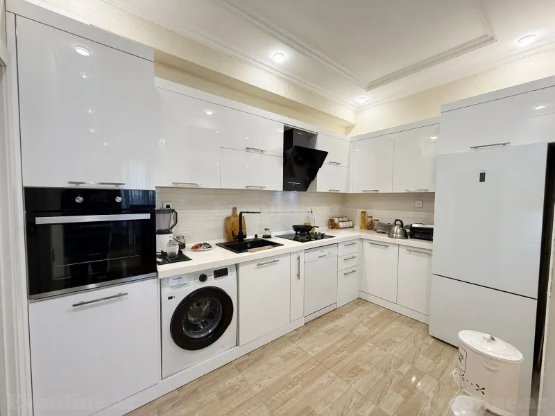 Satılır 3 otaqlı Mənzil Yeni tikili 71 m² Bakı, Yasamal r., İnşaatçılar m., Yeni Yasamal — Bakı