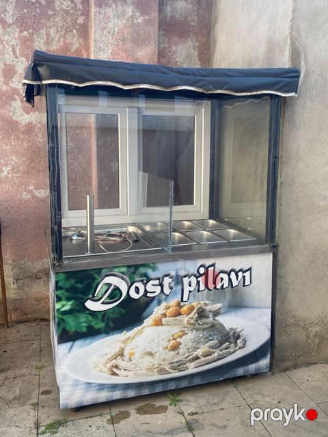 “Dost pilavı” köşkü – daşına bilən isti yemək vitrini - Ön hissəsi — Xırdalan