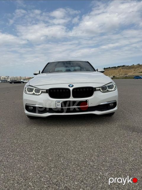 BMW 330: 2 l Sedan — Güzdək