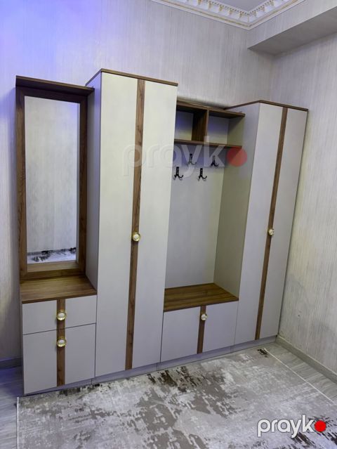 Dəhliz dolabı. Satılır 250 azn. Perladan divan dəsti.Ünvan — Digah