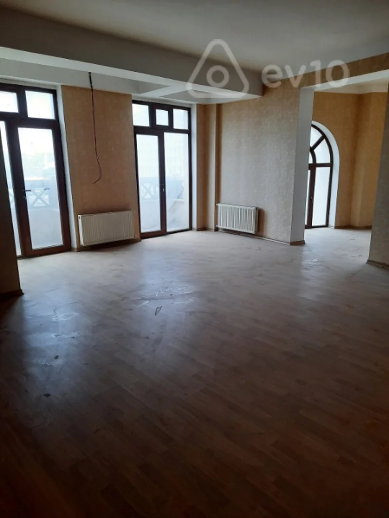 6 otaqlı mənzil, 245 m², Heydər Əliyev prospekti — Bakı