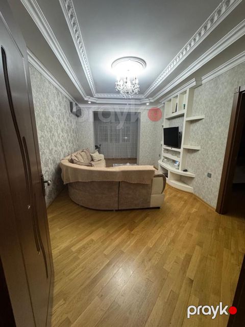 Satılır 4 otaqlı köhnə tikili 100 m² — Bakı