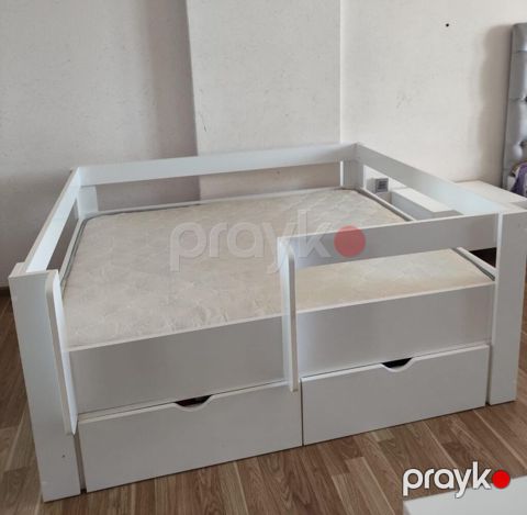 400 man(Məhəmmədi). Yeni kimi, uşaq çarpayısı satılır.Geyimləri — Bakı