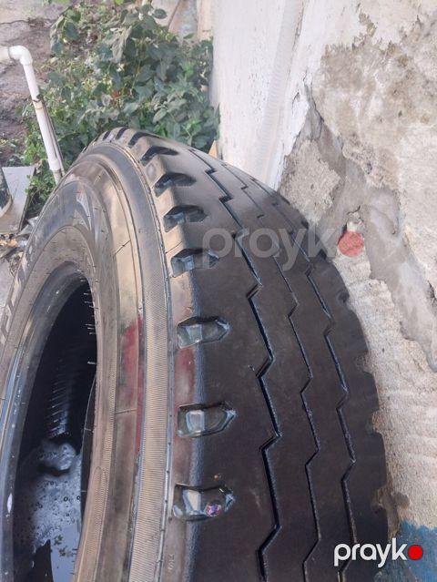 Yük avtomobilləri üçün şin - Ölçü: 11R22.5 (şəkildə 11.22.5 qeyd — Digah