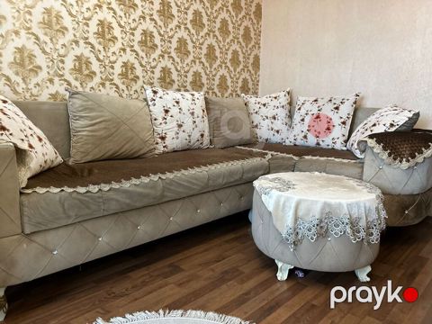 Divan satılır pufiklə birlikdə 350₼.Açılmır bazası yoxdur. Ünvan — Bakı