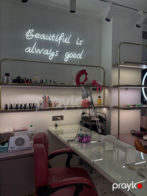 Gözəllik studiyası üçün tam təchizatlı salon avadanlıqları və interyer — Bakı