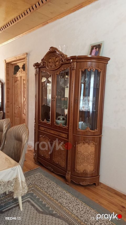 Klassik dizaynlı vitrin-bufet - Material: MDF/taxta əsaslı karkas — Şəmkir